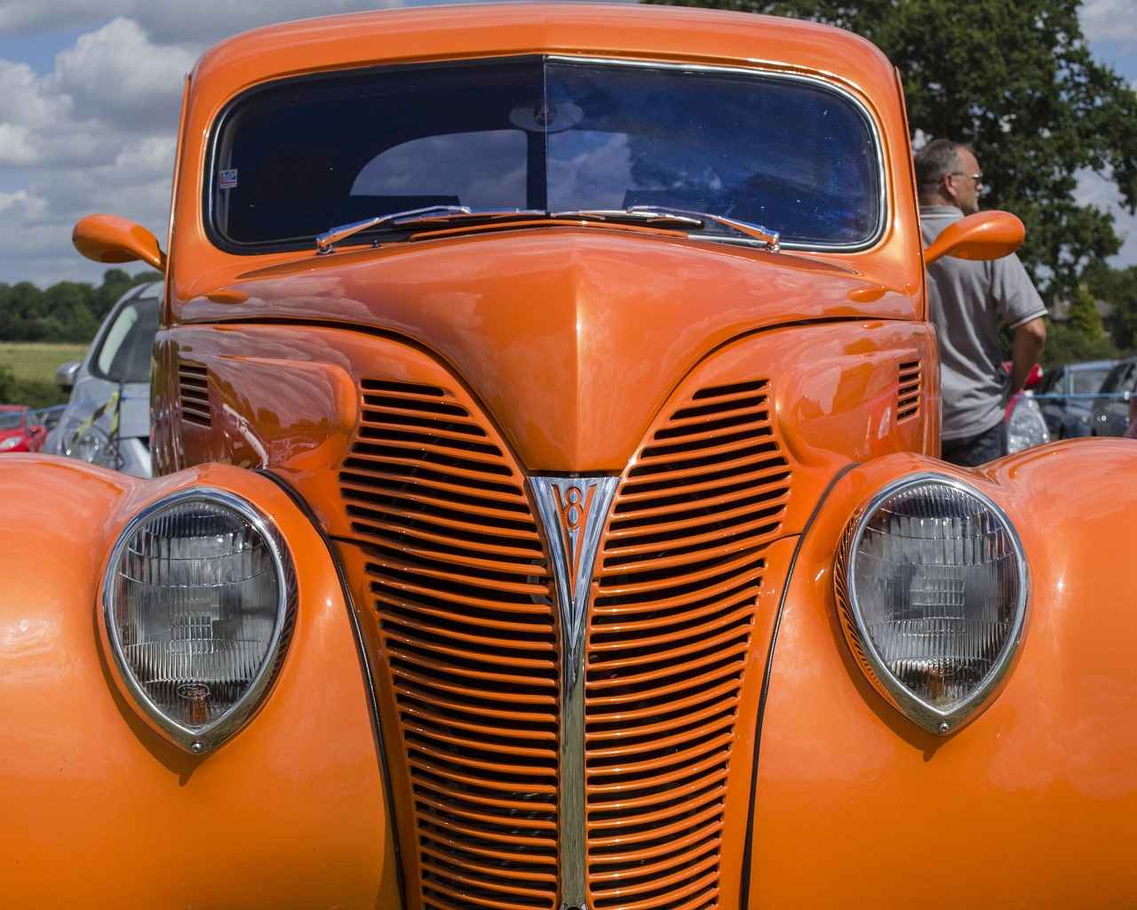 How to Remove the Old Headlight Bulb?